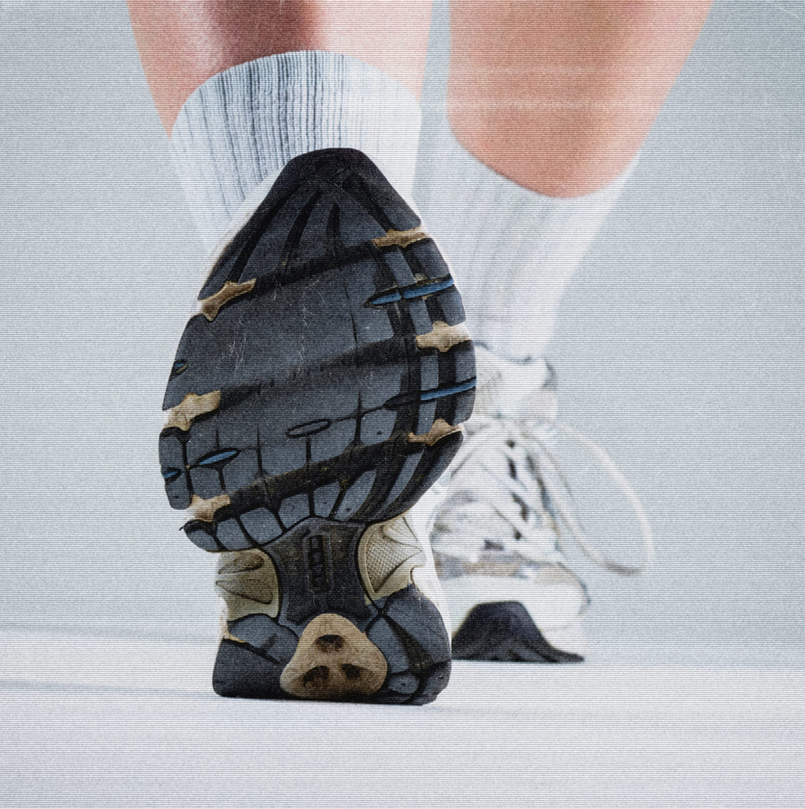 Barefoot movement and foot-shaped footwear
